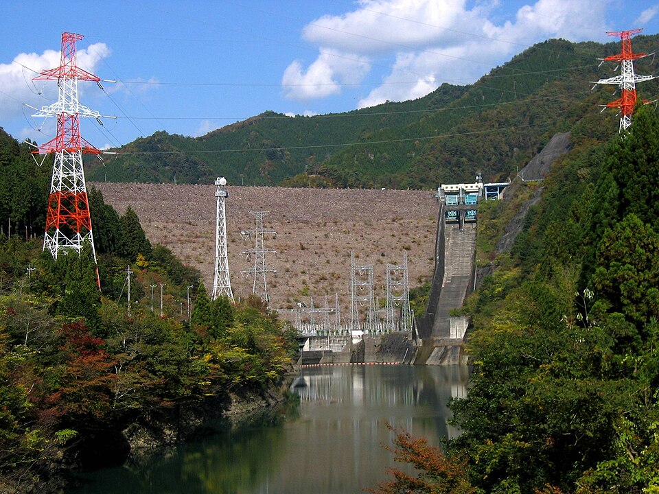 岩屋ダム（岐阜）