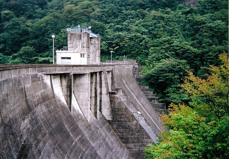 栗駒ダム（宮城）