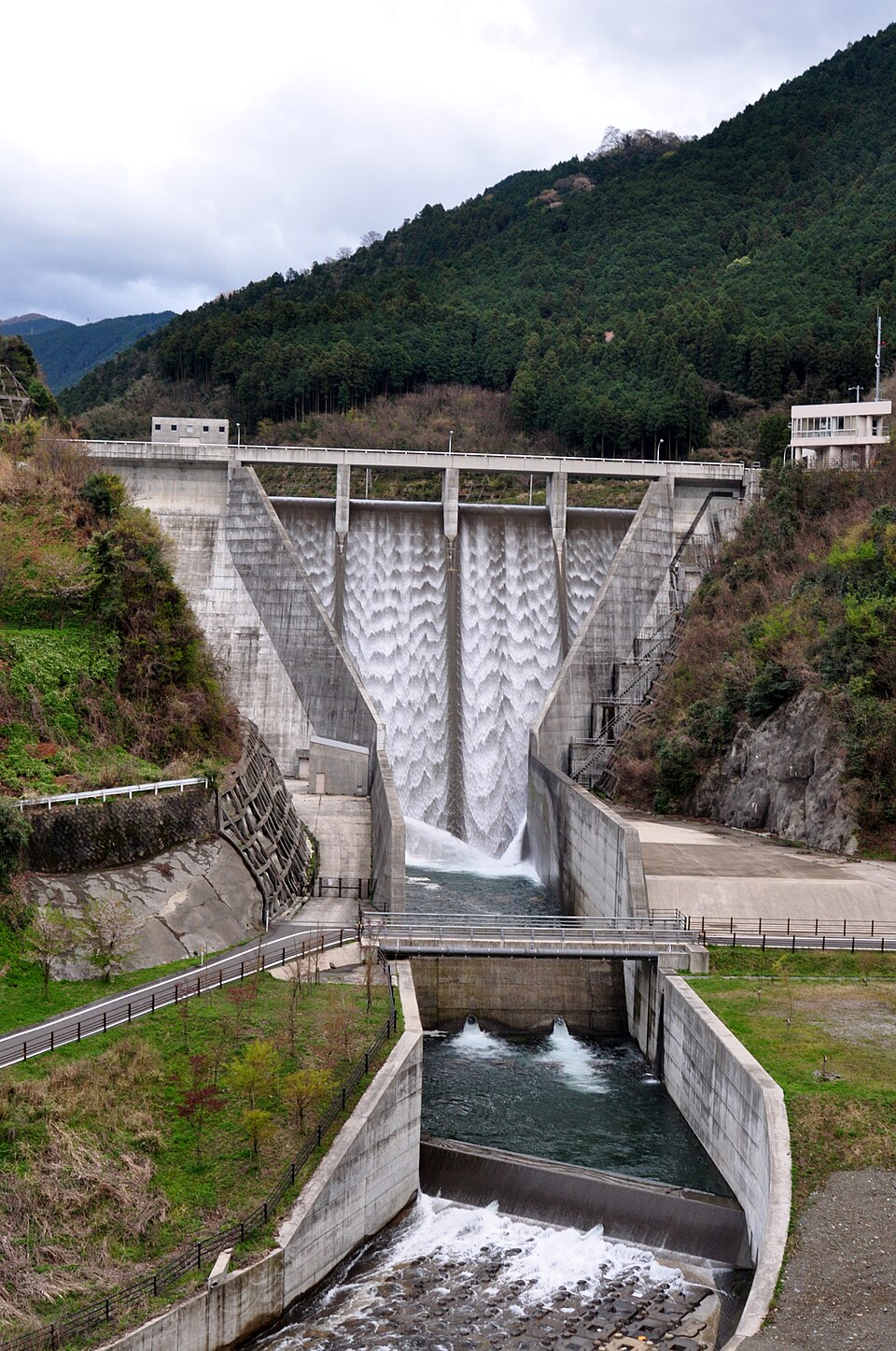 志河川ダム（愛媛）