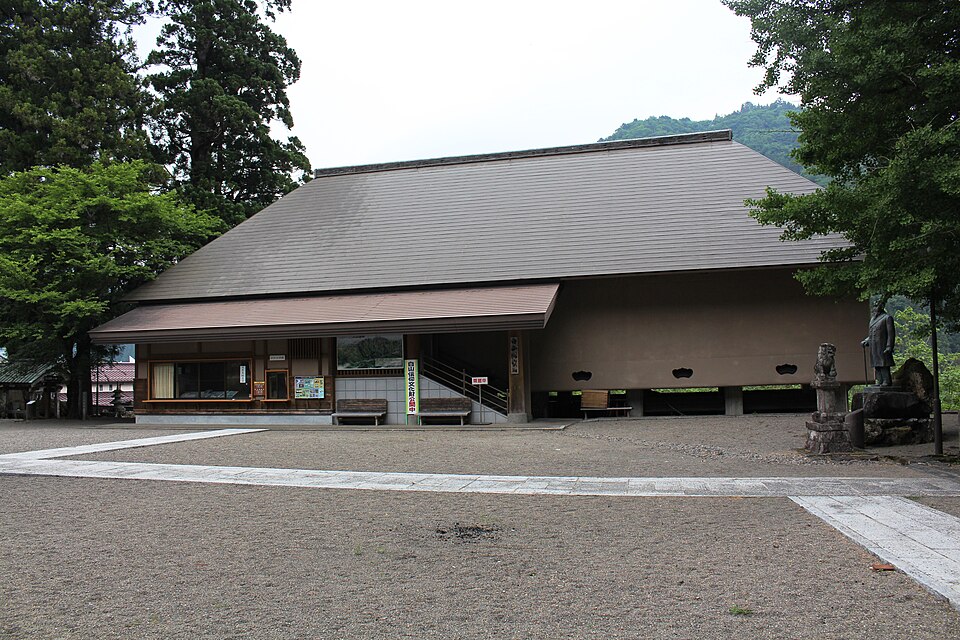 白山瀧宝殿（岐阜）
