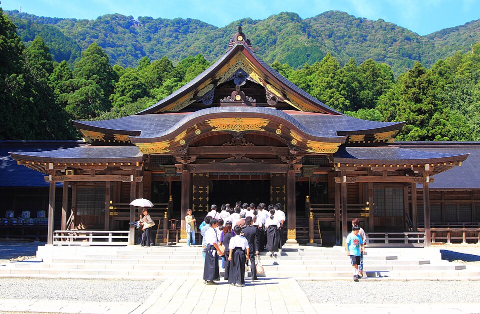 彌彦神社（新潟）
