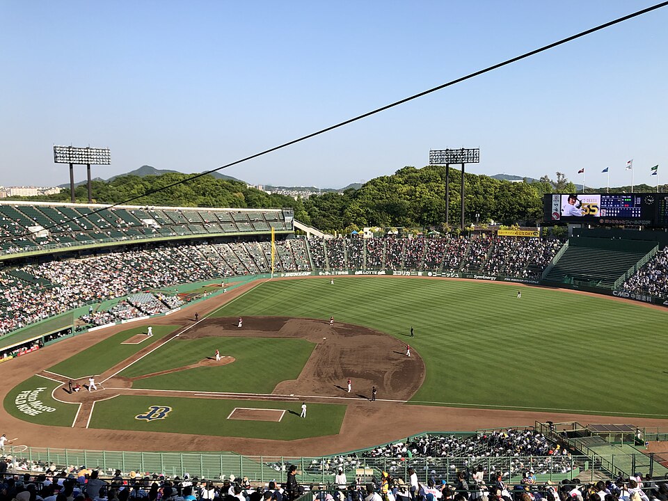 神戸総合運動公園野球場（兵庫）